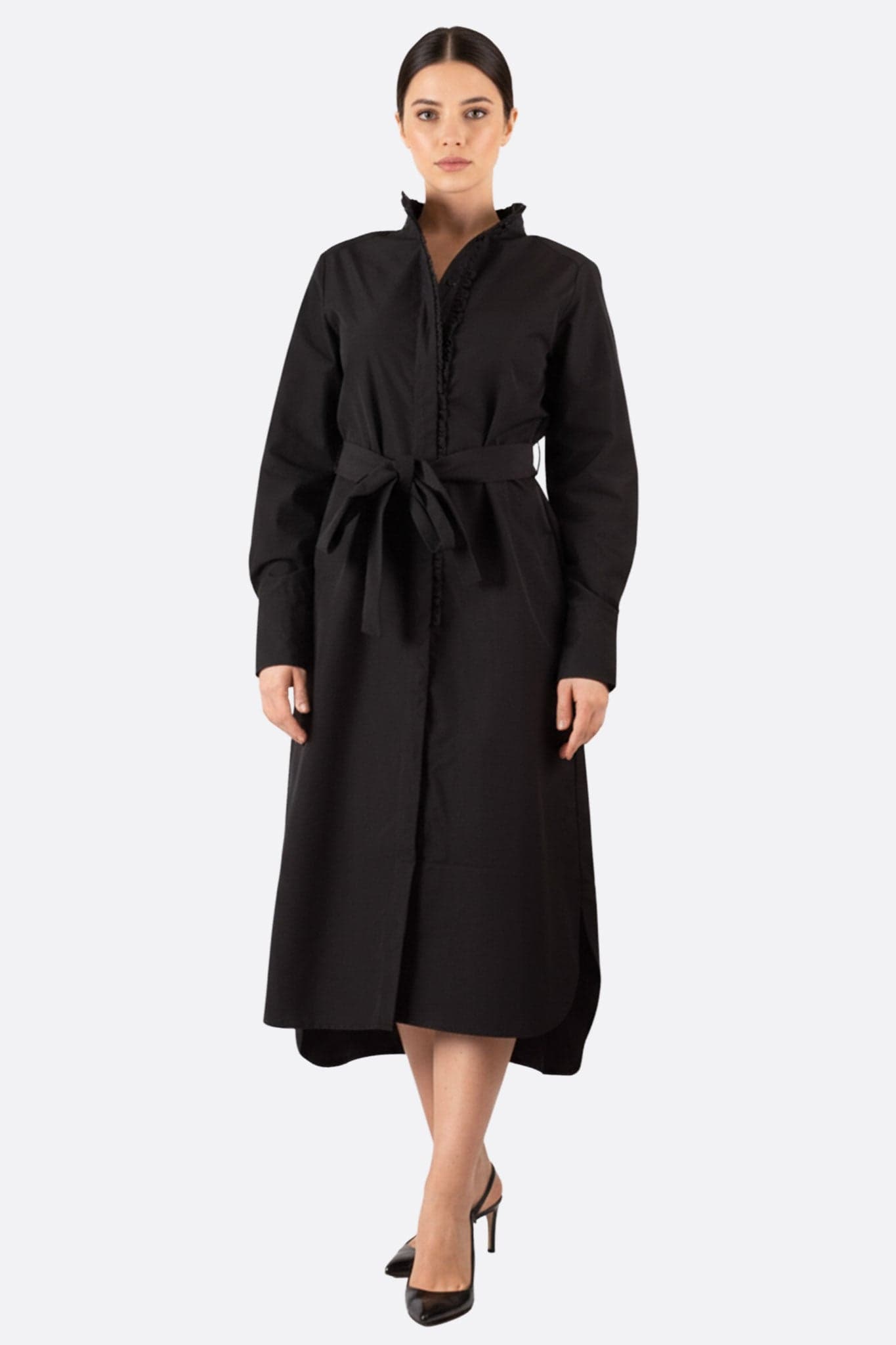 Schwarzes Gürtel-Hemdkleid, elegant und modern, perfekt für anspruchsvolle Abende oder stilvolle Alltagslooks.