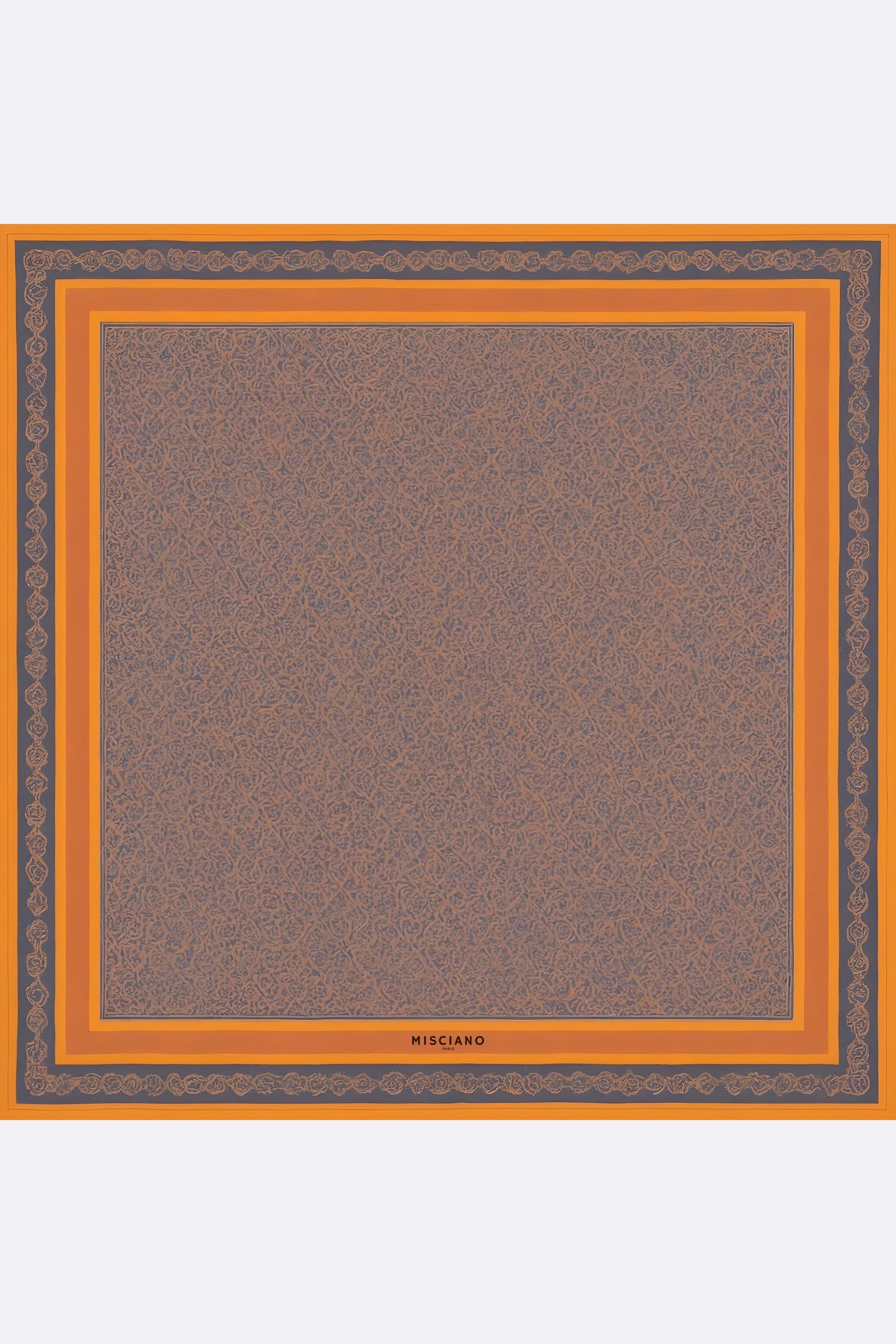 Carré de soie 90 cm aux motifs Ombres d'orient, révélant une texture luxueuse et une palette harmonieuse pour un style...