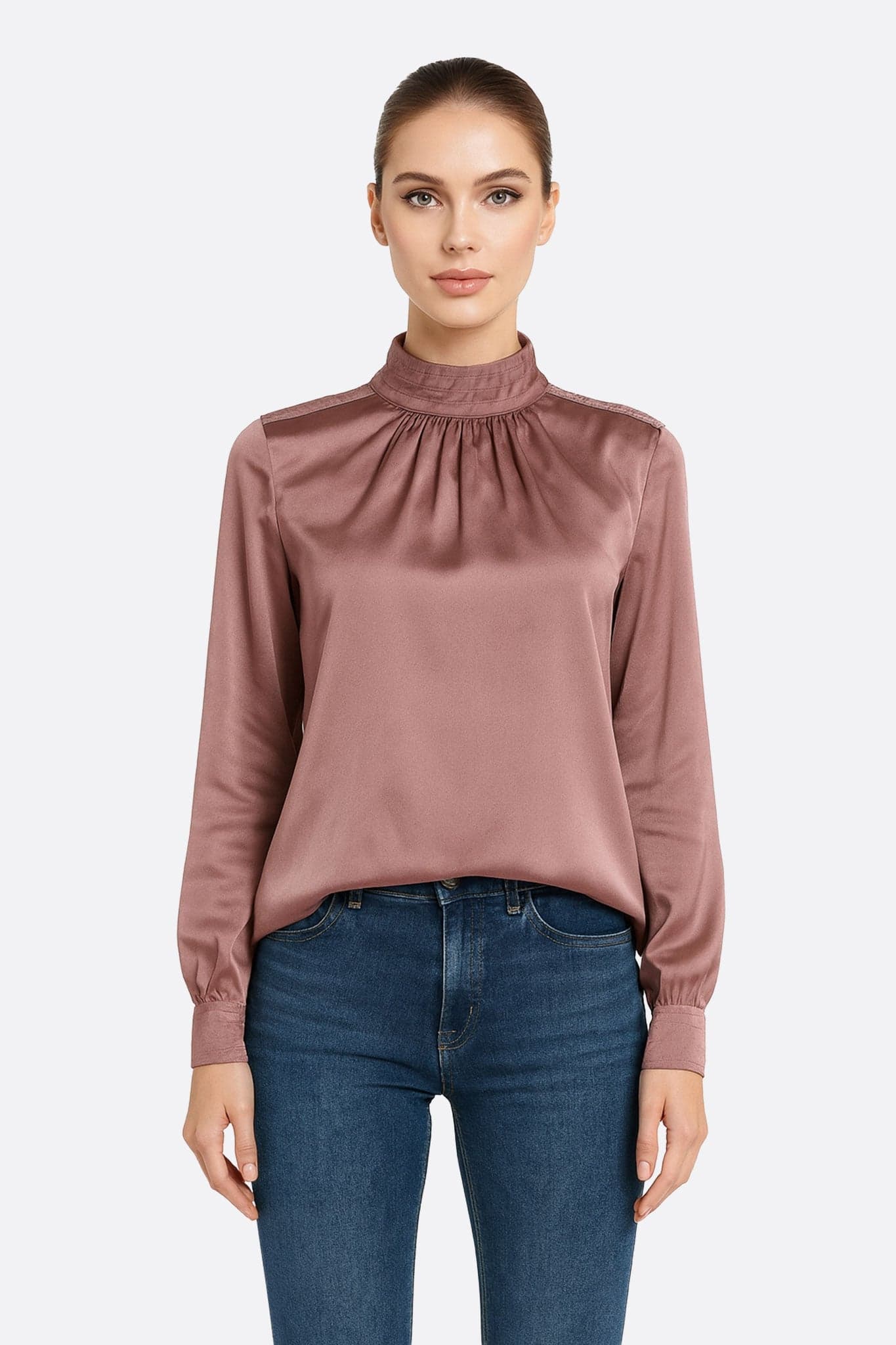 Blouse élégante en satin vieux rose à manches longues, col montant froncé, parfaite pour une soirée raffinée.
