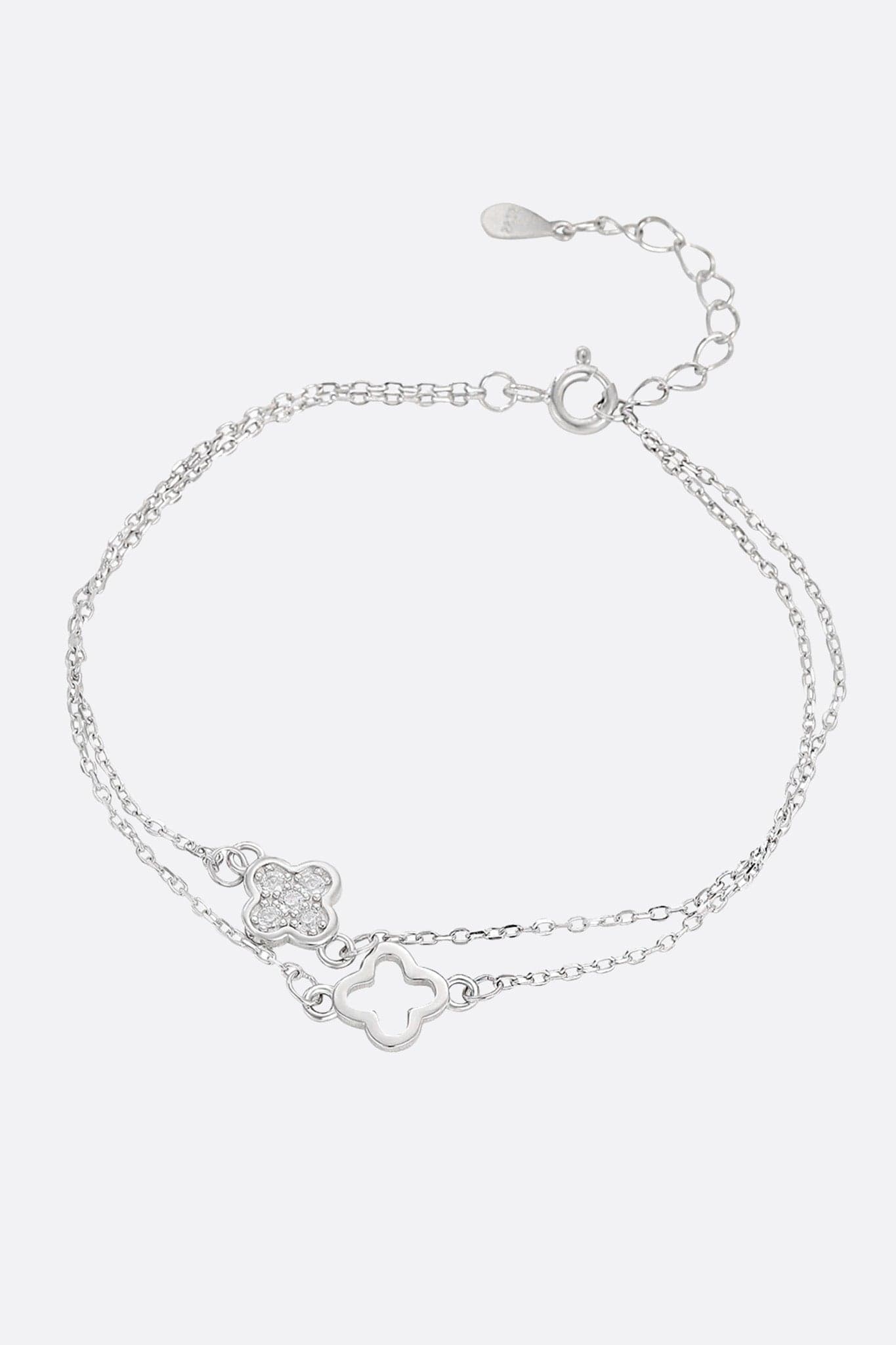 Bracciale raffinato a doppia catena in argento sterling, ornato con motivo trifoglio e zirconi scintillanti