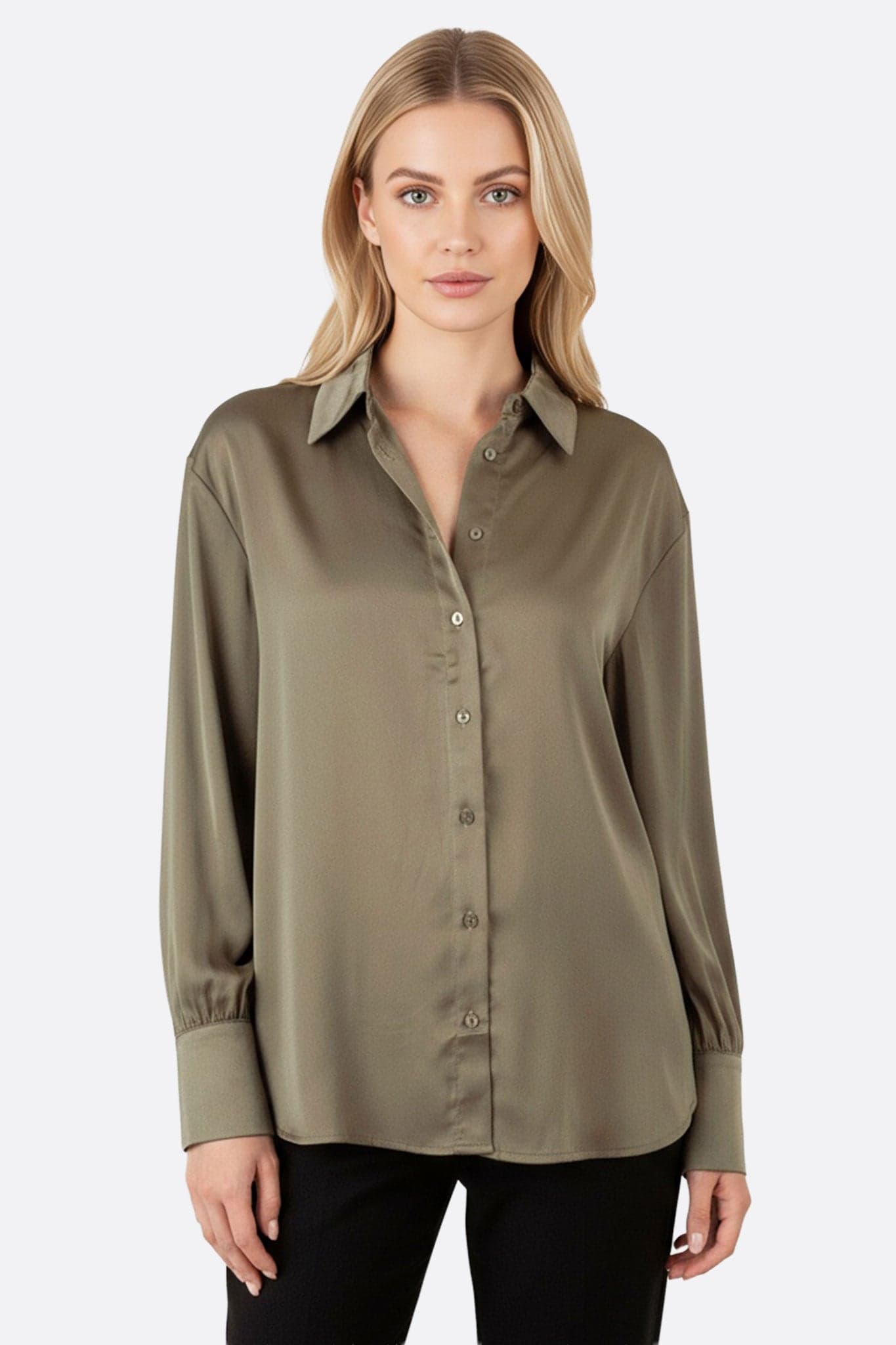 Camisa oversize de satén verde kaki con mangas largas, perfecta para un estilo elegante y moderno en cualquier ocasión.