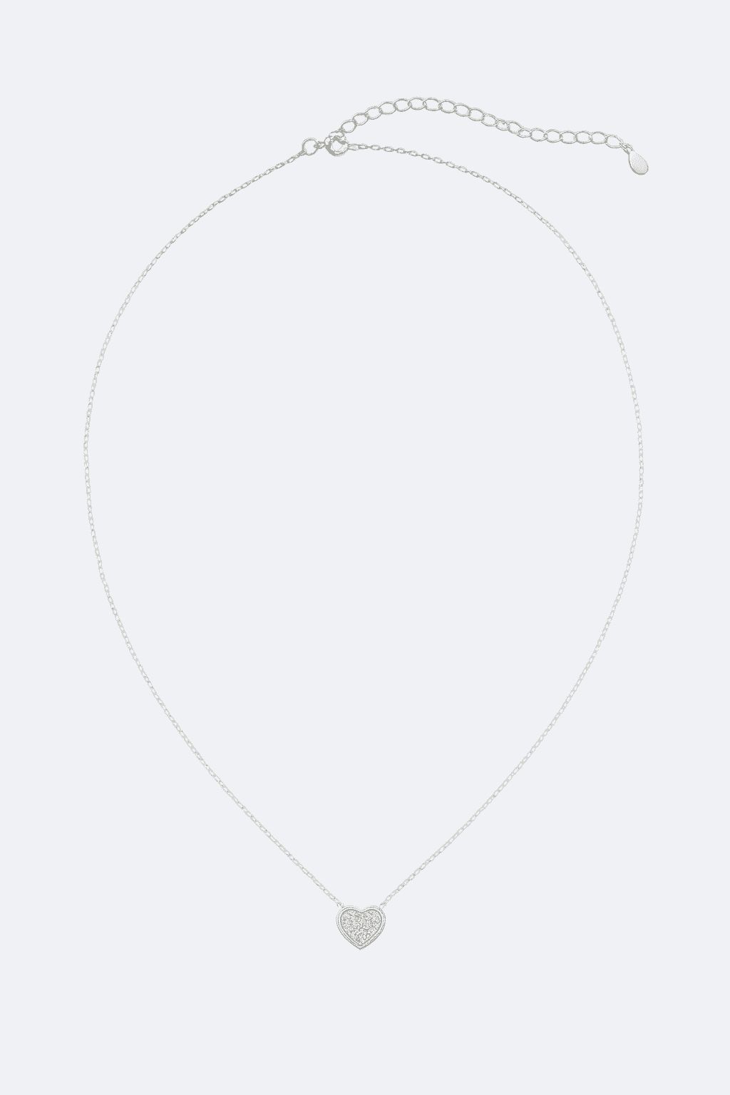Collier raffiné en argent 925 avec pendentif en cœur, cristaux micropavé ajoutant une brillance subtile pour toutes...