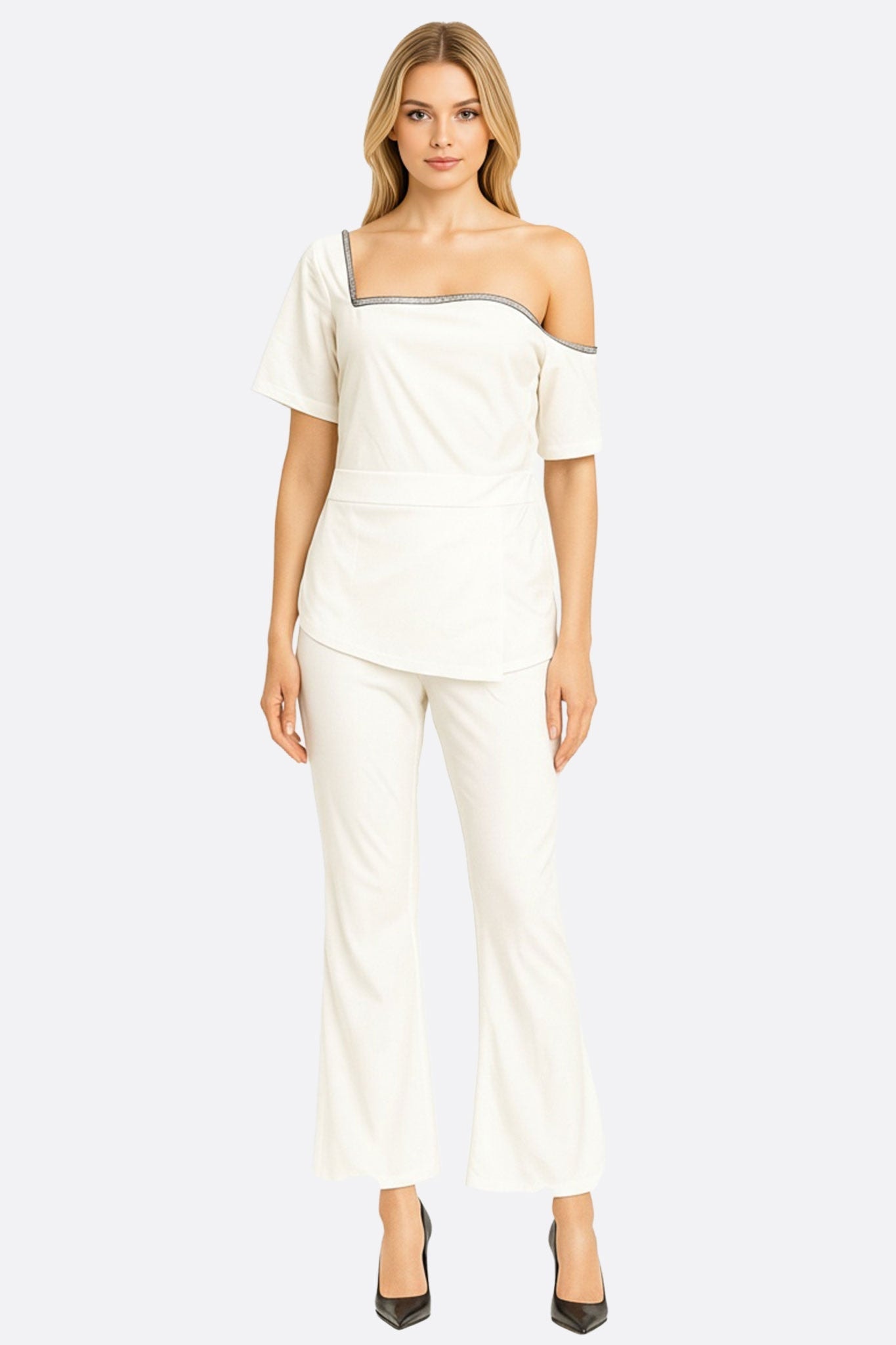 Chic white asymmetric jumpsuit from Misciano, highlighting a feminine silhouette and a contrasting detail