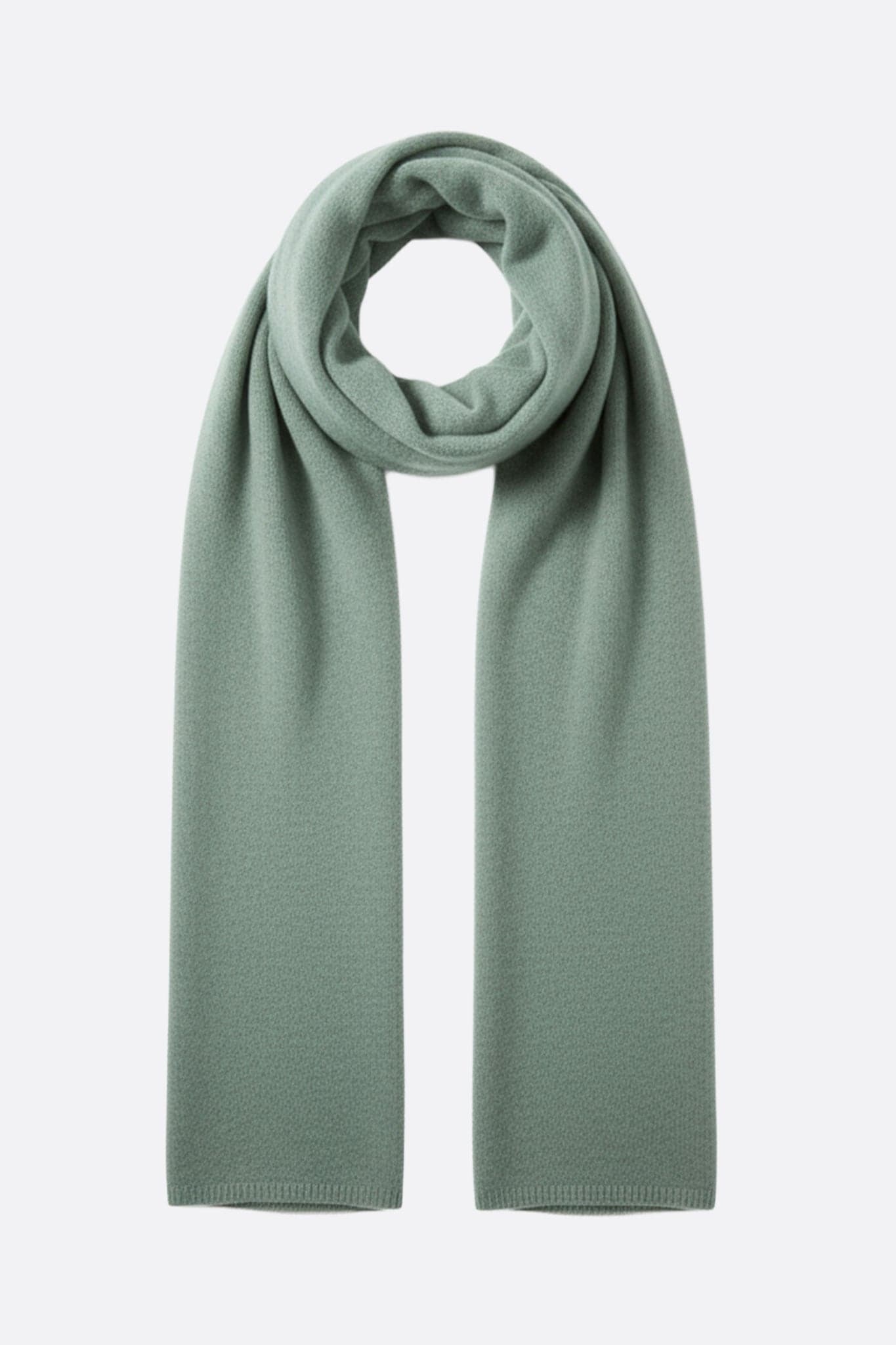 Écharpe en cachemire vert sauge, exhalant douceur et chic, parfaite pour rehausser une tenue raffinée au quotidien.