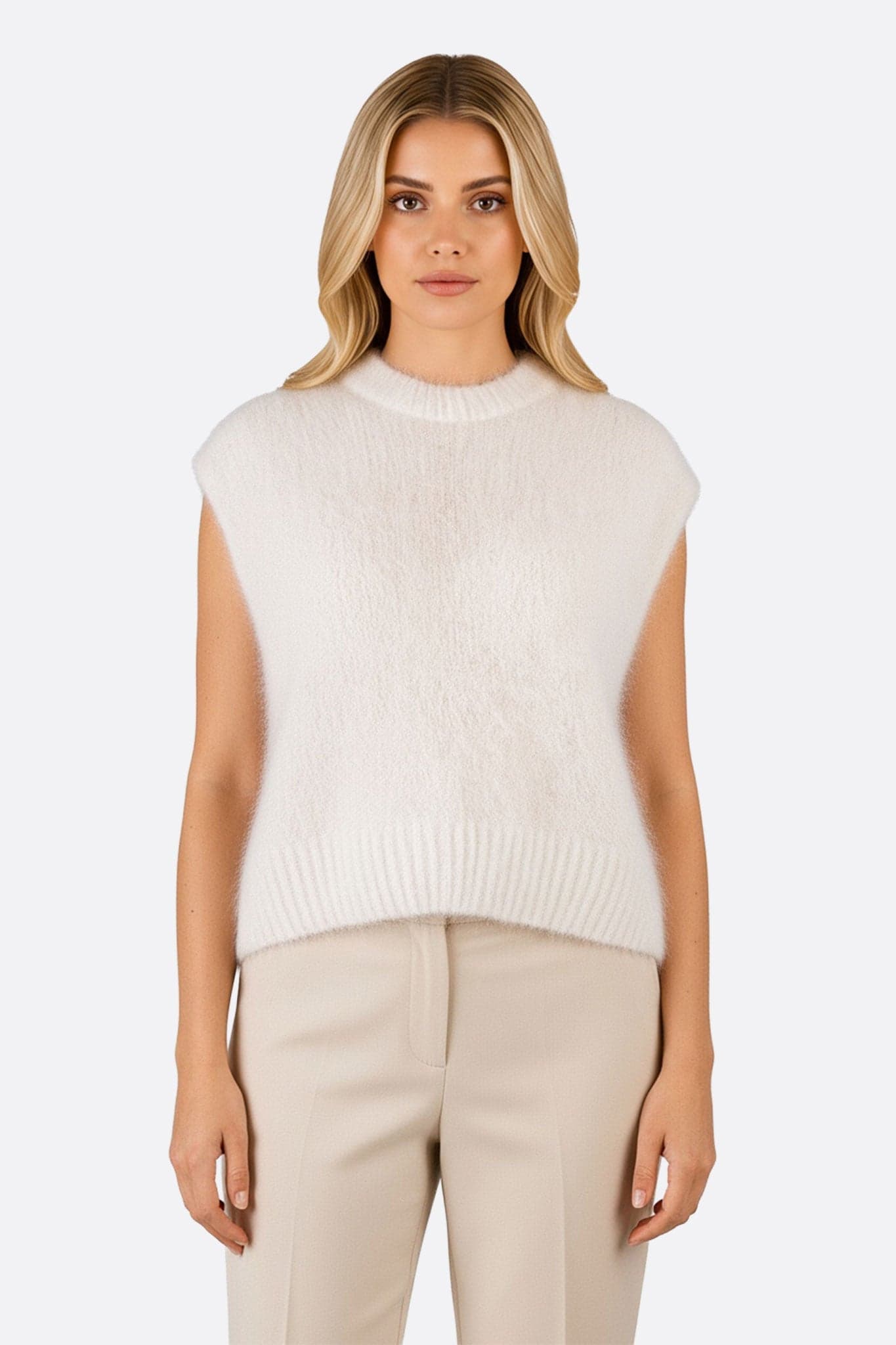 Chaleco sin mangas de mohair blanco, suavidad refinada, perfecto para un look chic a diario o de noche.