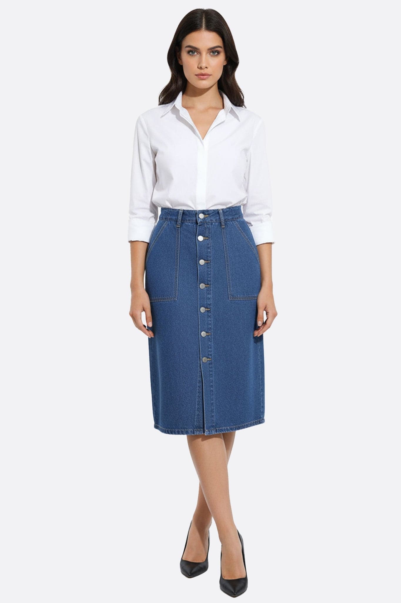 Jupe longue en jean bleu chic avec poches oversize, idéale pour un look décontracté et élégant en toute saison.