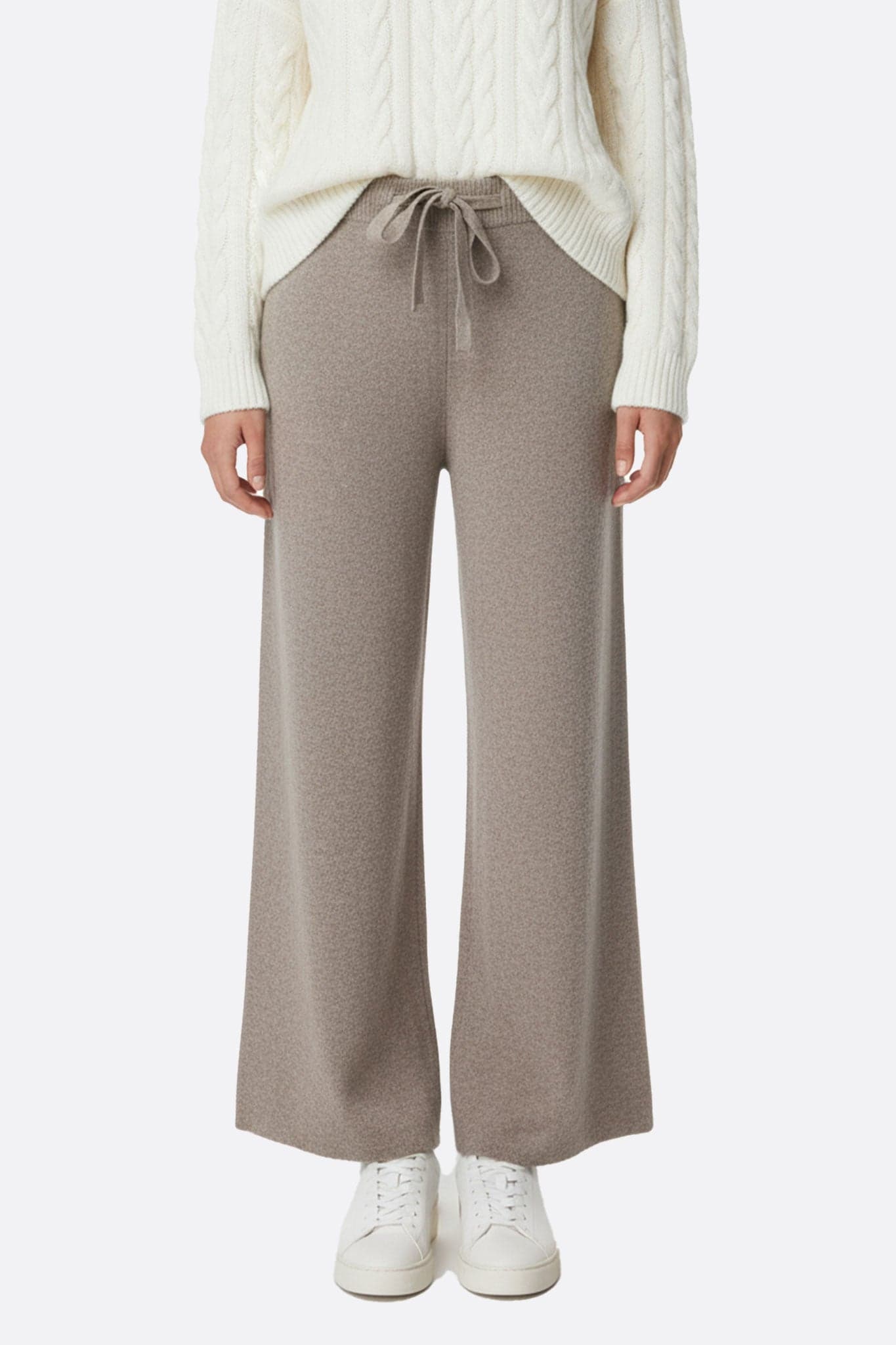 Eleganter beiger Damen-Pantalon aus weicher Wolle mit fließendem Schnitt und elastischem Bund, ideal für stilvolle...