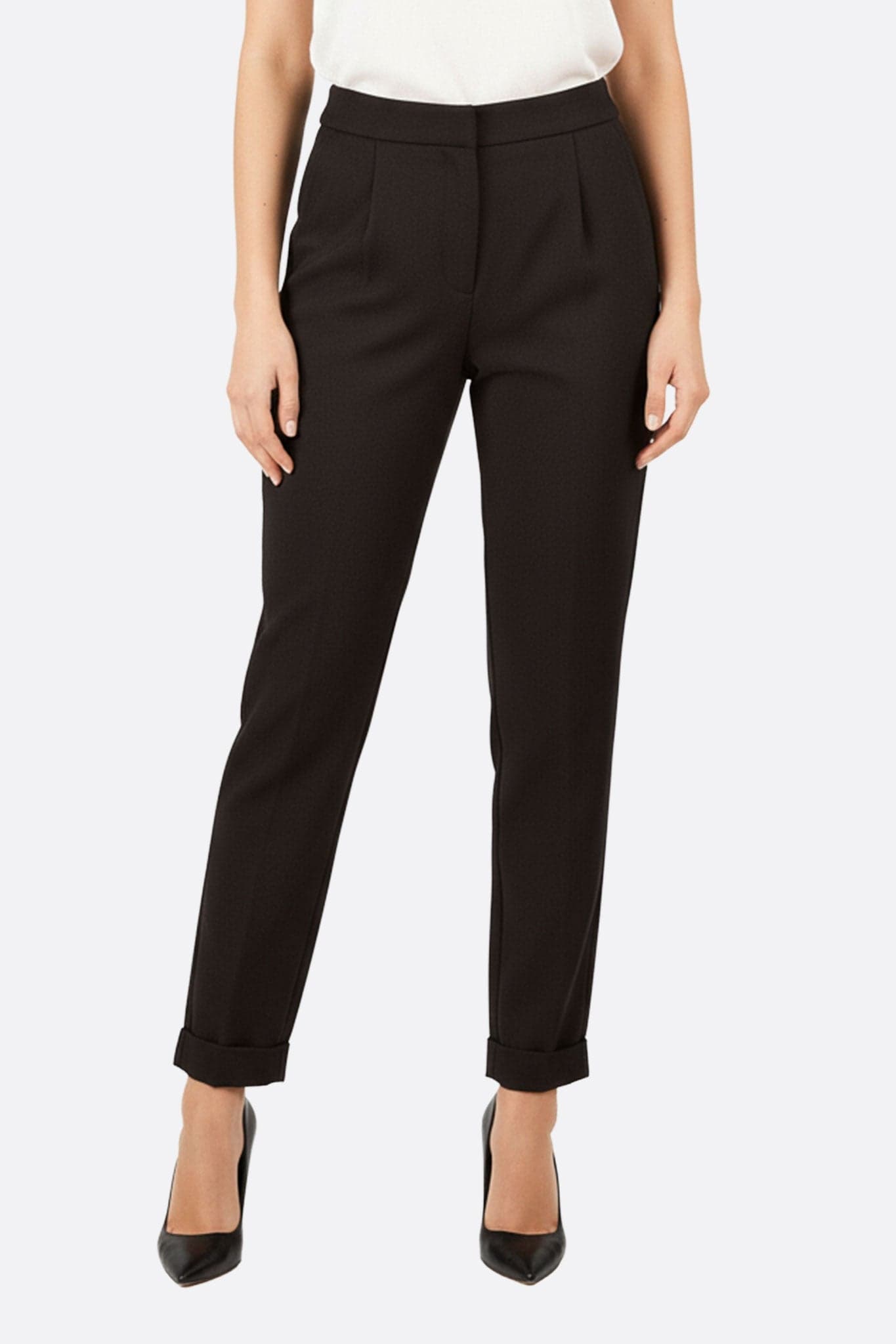 Pantalon tailleur noir fluide pour femme, silhouette élégante idéale pour le quotidien ou les soirées raffinées.