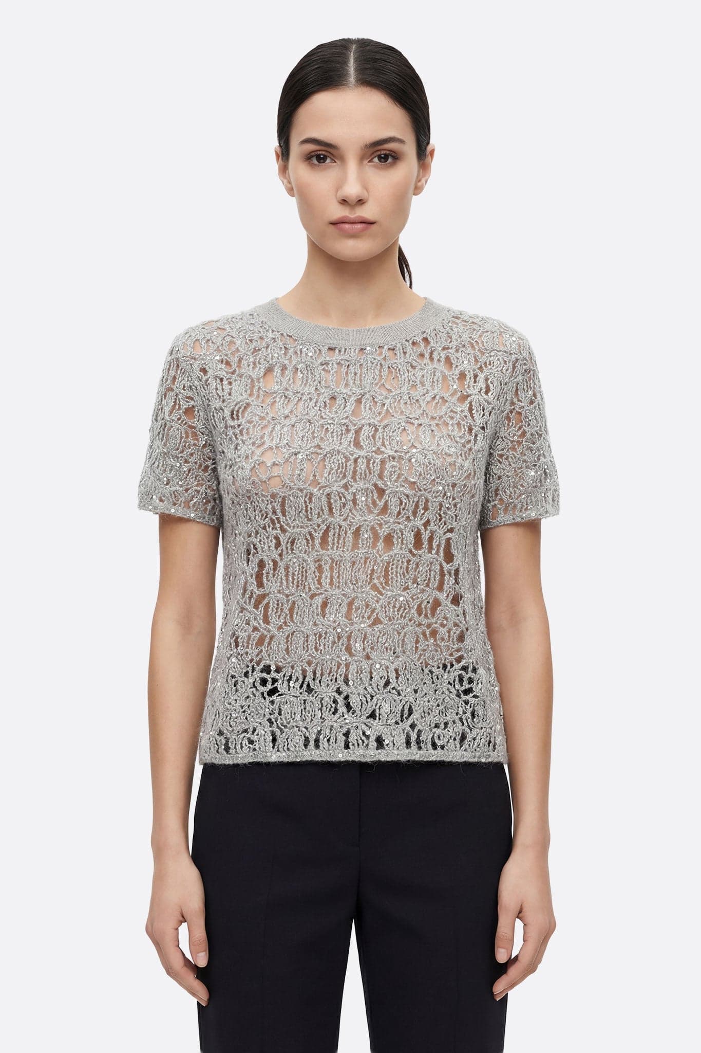 Pull grigio perla in maglia traforata di mohair e lurex, maniche corte, perfetto per un look chic da sera.
