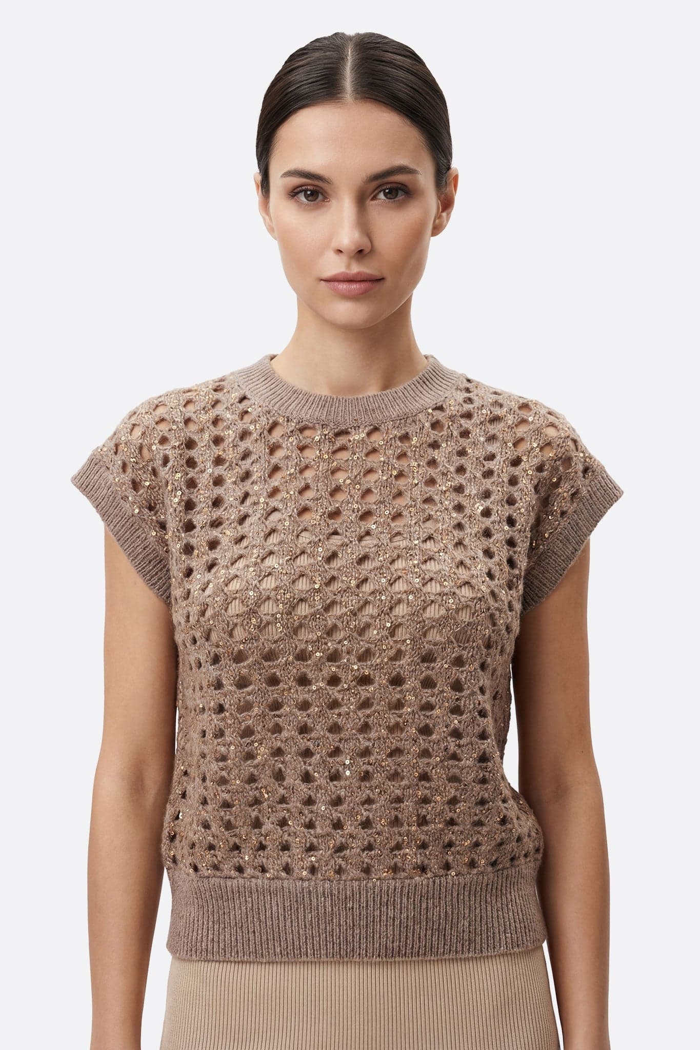 Ärmelloser Ajour-Pullover in Taupegrau, verziert mit glitzernden Pailletten, ideal für einen Abend oder einen schicken Büro-Look.