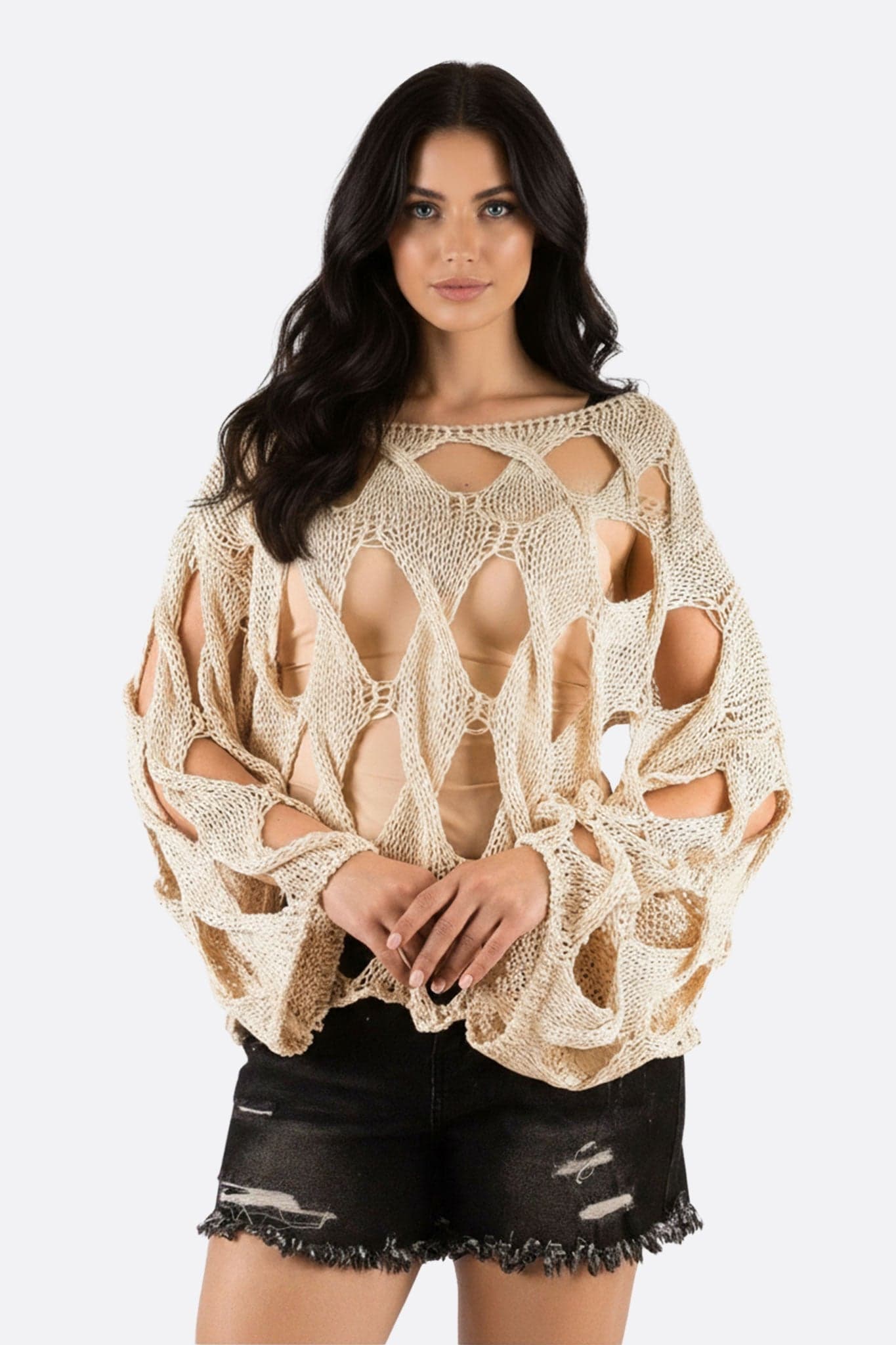 Pull oversize en maille ajourée, coloris naturel, parfait pour un look chic et décontracté au bord de mer.