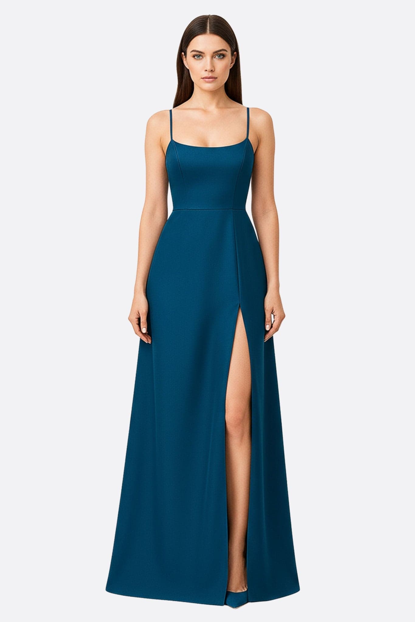 Robe longue fluide bleu canard avec dos nu, bretelles croisées et fente latérale pour une allure chic en soirée.