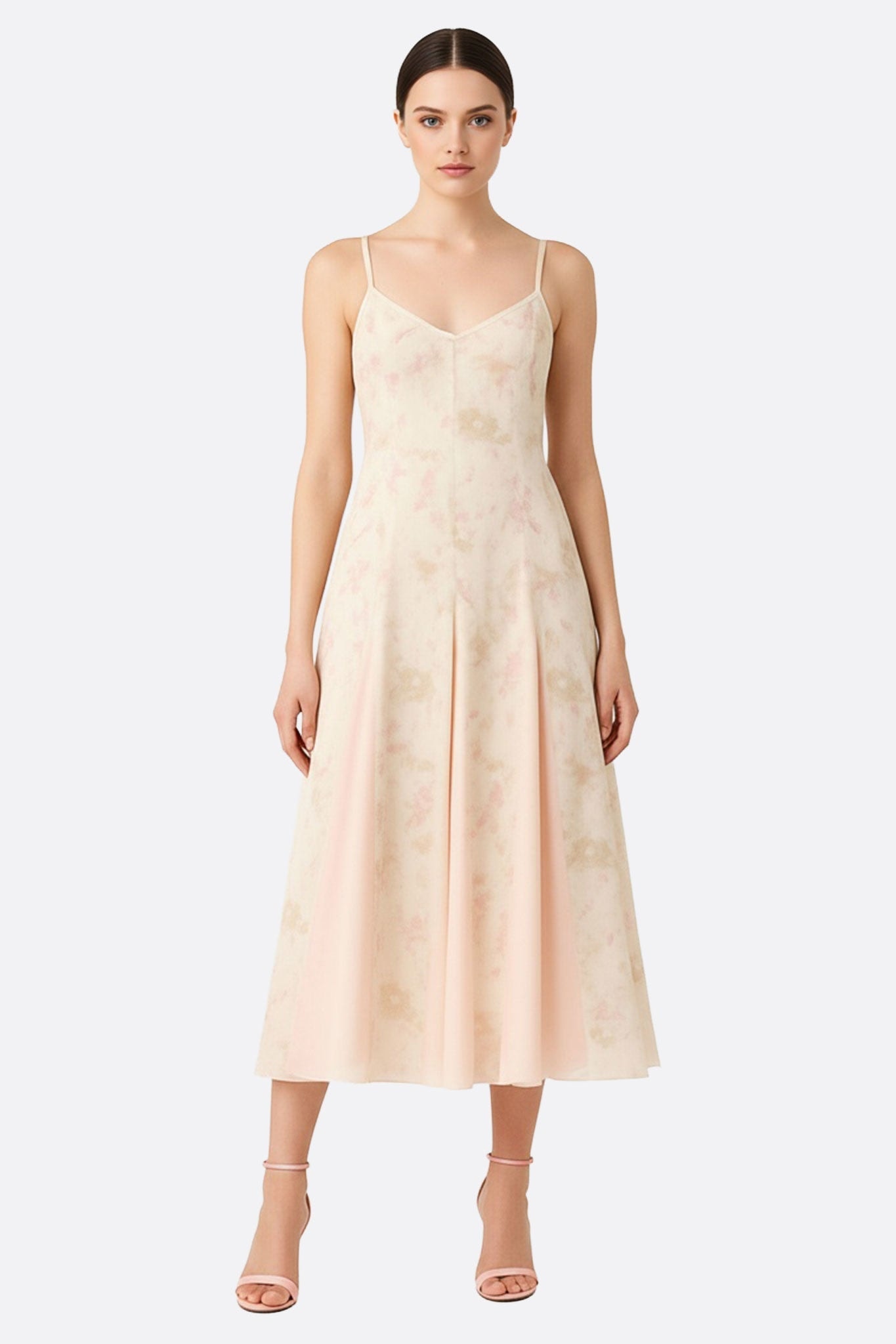 Robe longue en mousseline légère à bretelles fines, ornée d'un motif floral pastel, parfaite pour les soirées d'été...