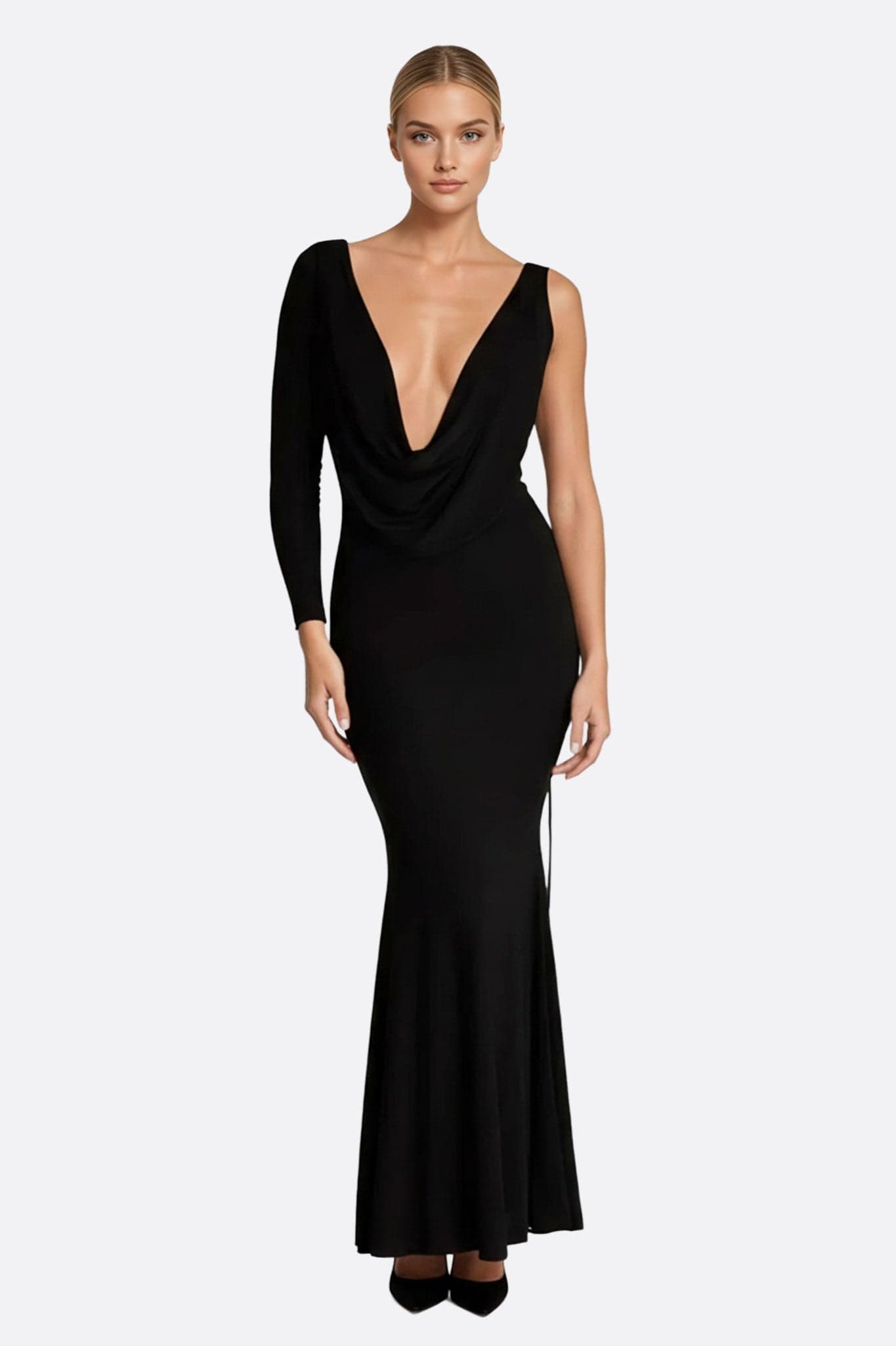 Vestido largo negro con escote halter profundo, cordones delicados, estilo chic para una velada elegante.