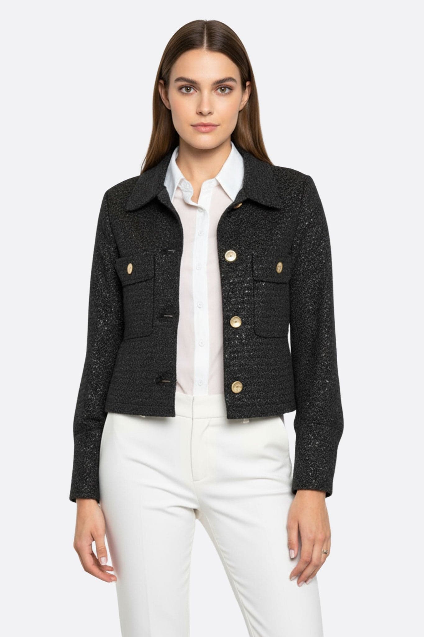 Giacca corta in tweed con paillettes nere, perfetta per outfit serali eleganti e occasioni speciali, un must-have per...