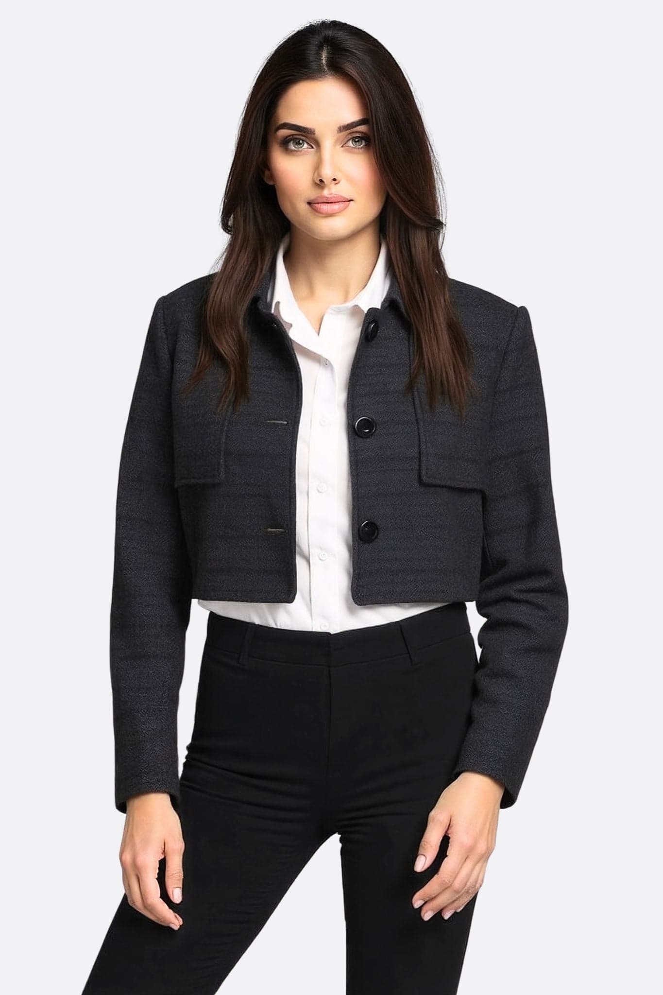 Veste noire en tweed à la coupe cropped, dotée d'une doublure satinée pour un look chic et élégant en soirée.